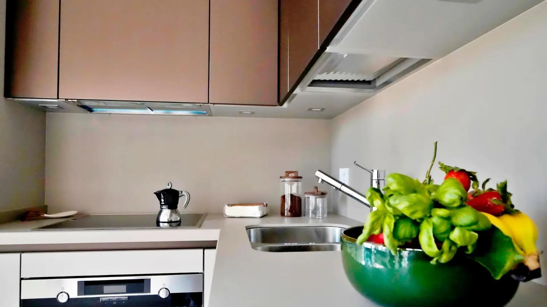 Apartamento San Babila Central Tower With Panoramic Terrace Overlooking Duomo By Rentopolis Milán Italia