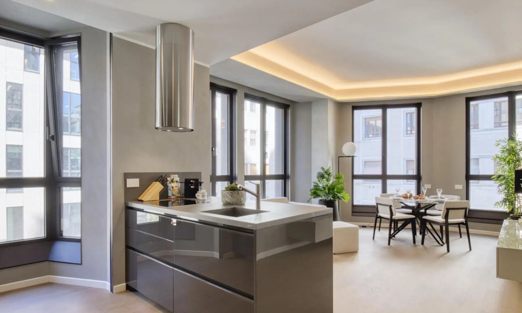 Apartamento San Babila Central Tower With Panoramic Terrace Overlooking Duomo By Rentopolis Milán
