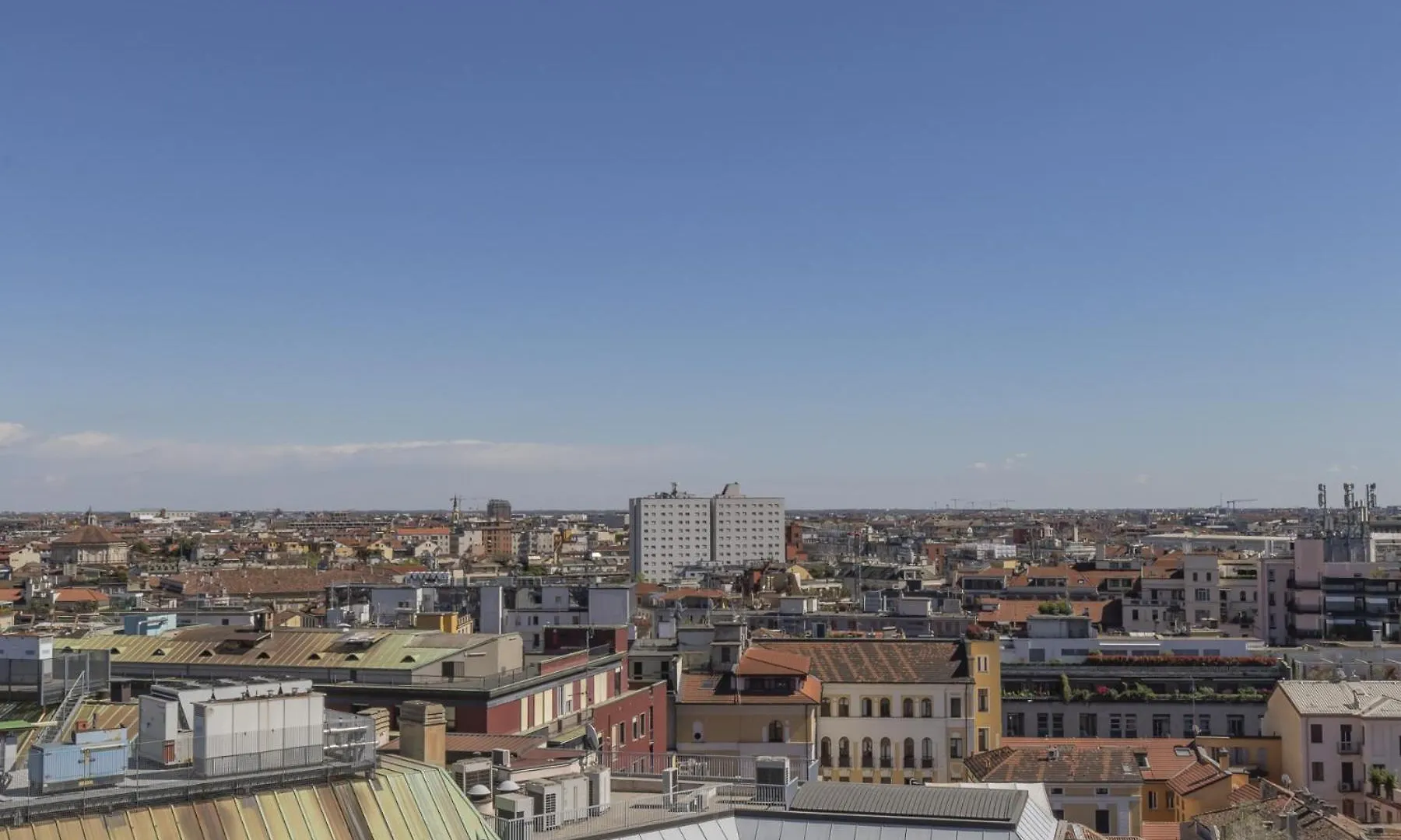 San Babila Central Tower With Panoramic Terrace Overlooking Duomo By Rentopolis Milán