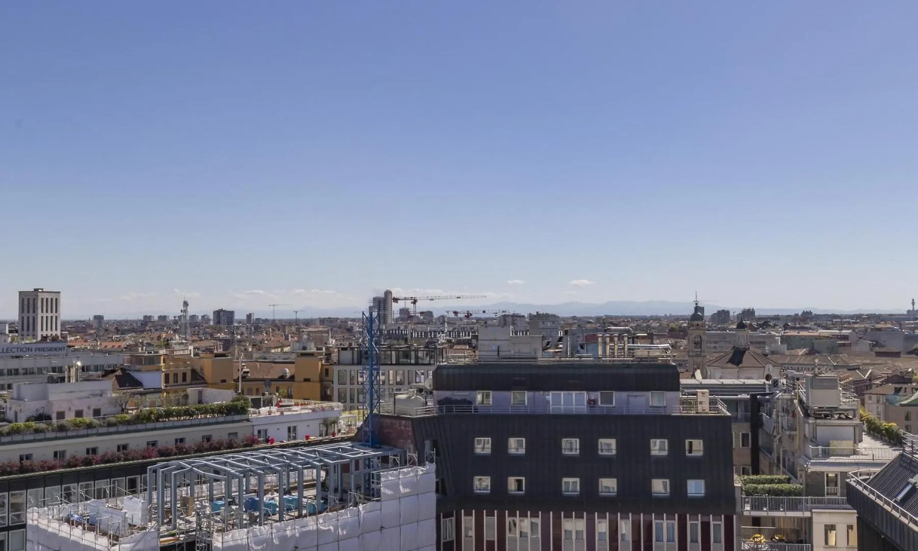 Apartamento San Babila Central Tower With Panoramic Terrace Overlooking Duomo By Rentopolis Milán